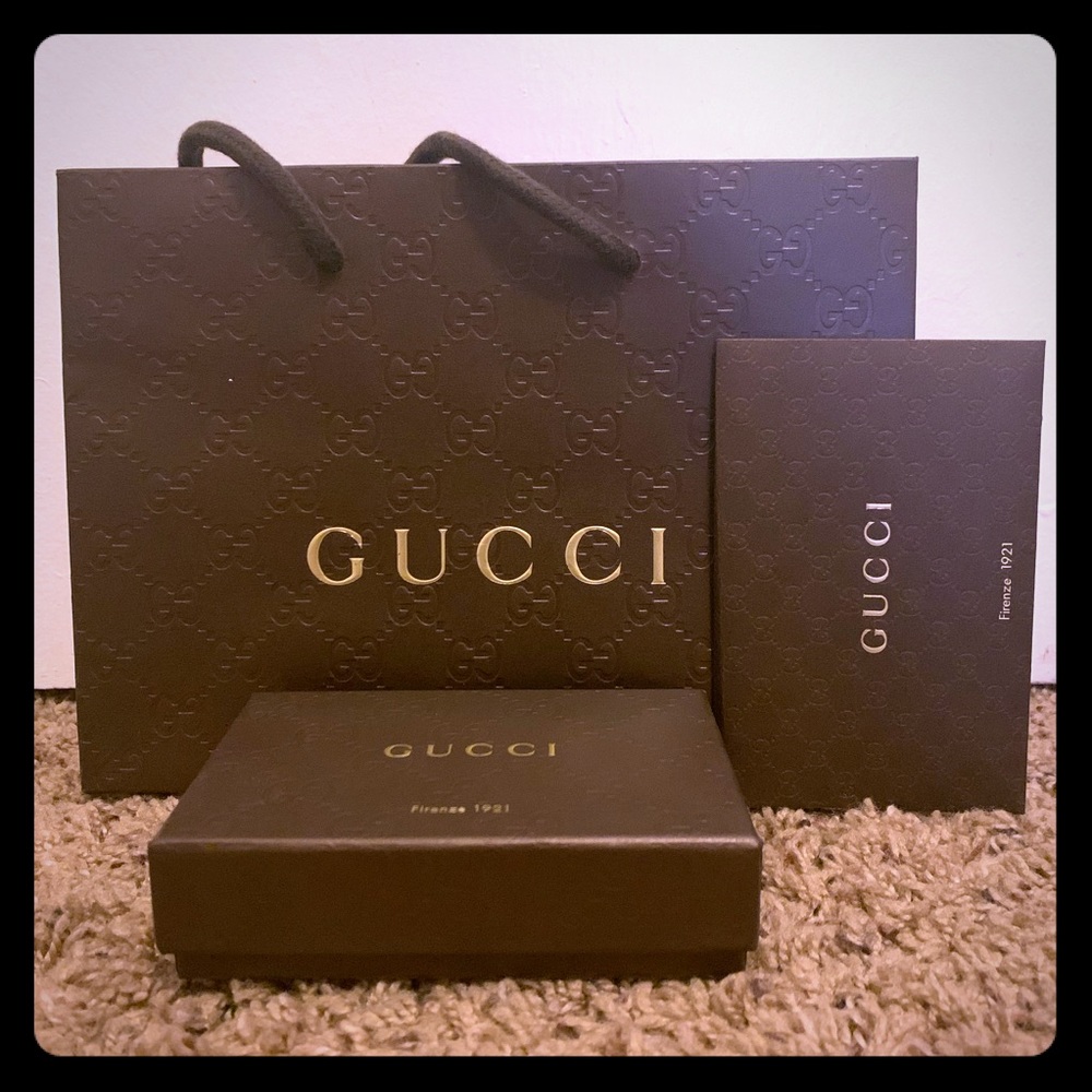 Gucci shopping bag box and envelope